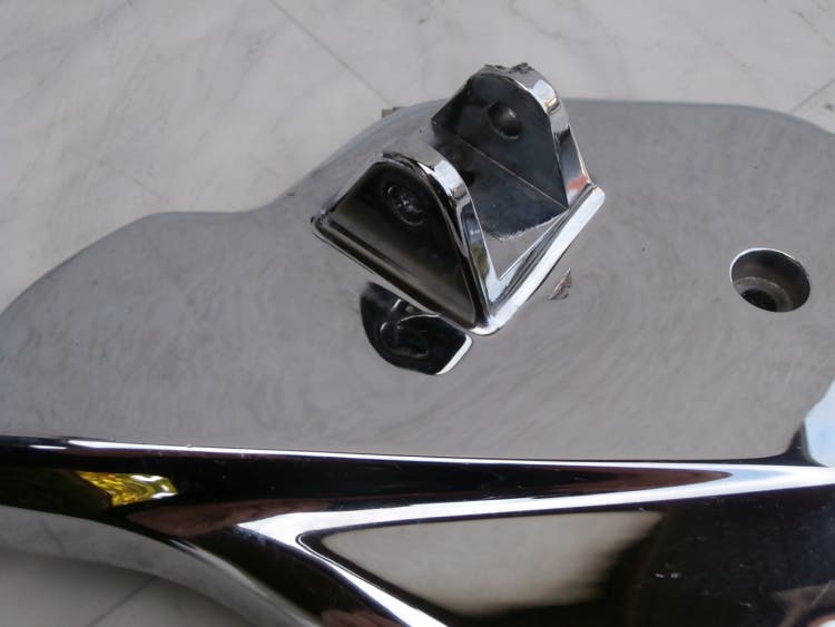 Klikněte pro detailní foto č. 6 - Držák stupačky pravý - poškozený